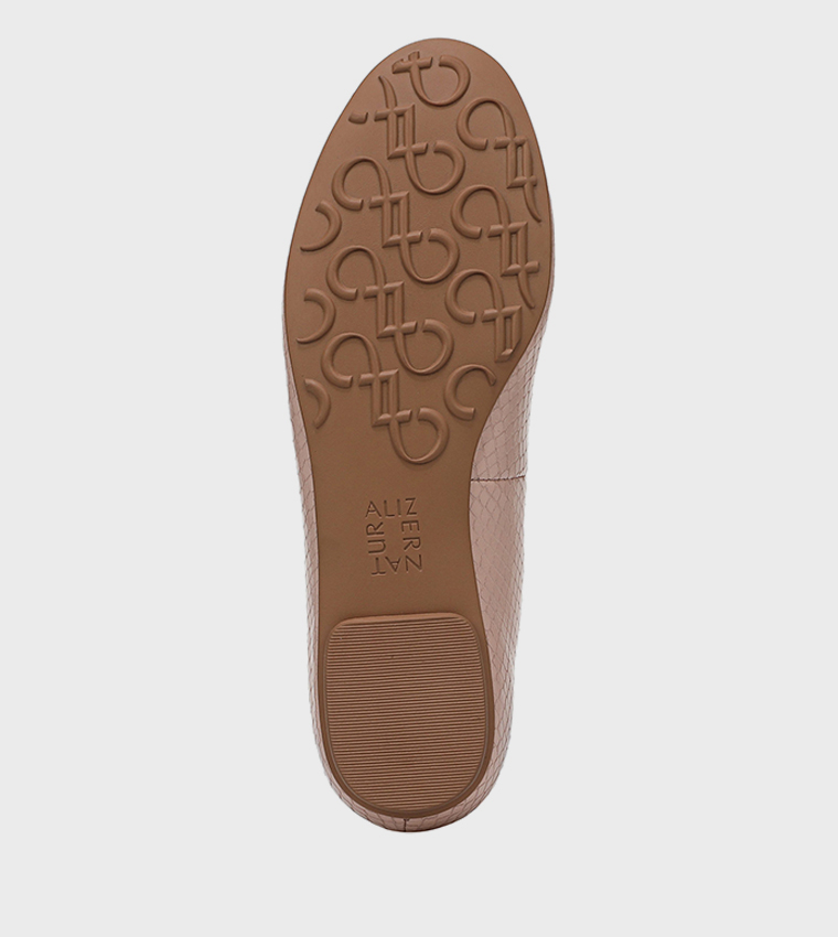 باليرينا أشلين بفيونكة ومقدمة مستديرة