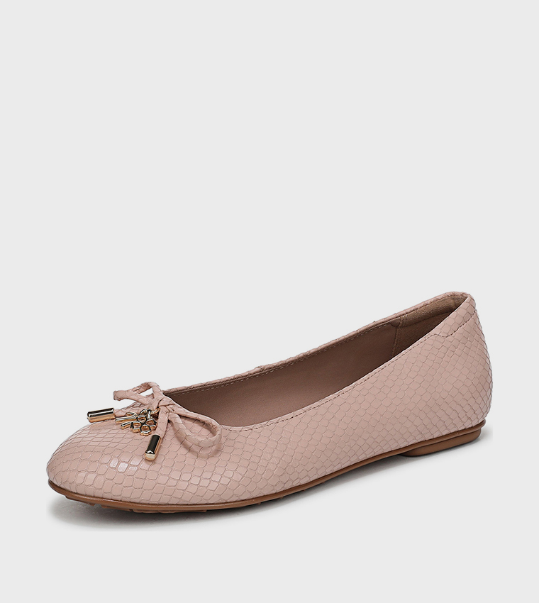 باليرينا أشلين بفيونكة ومقدمة مستديرة