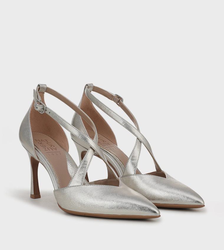 حذاء سادة بمقدمة مدببة 