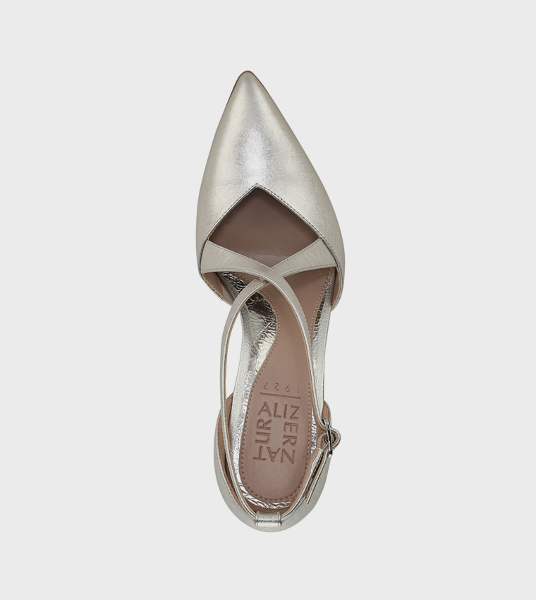 حذاء سادة بمقدمة مدببة 