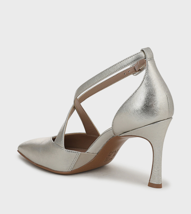 حذاء سادة بمقدمة مدببة 