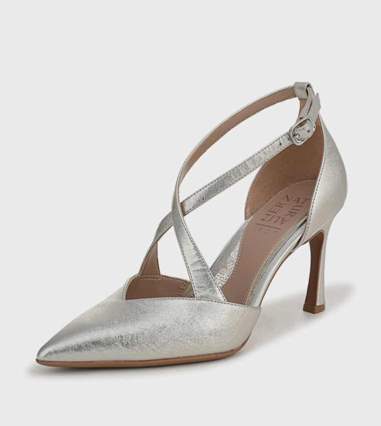 حذاء سادة بمقدمة مدببة 