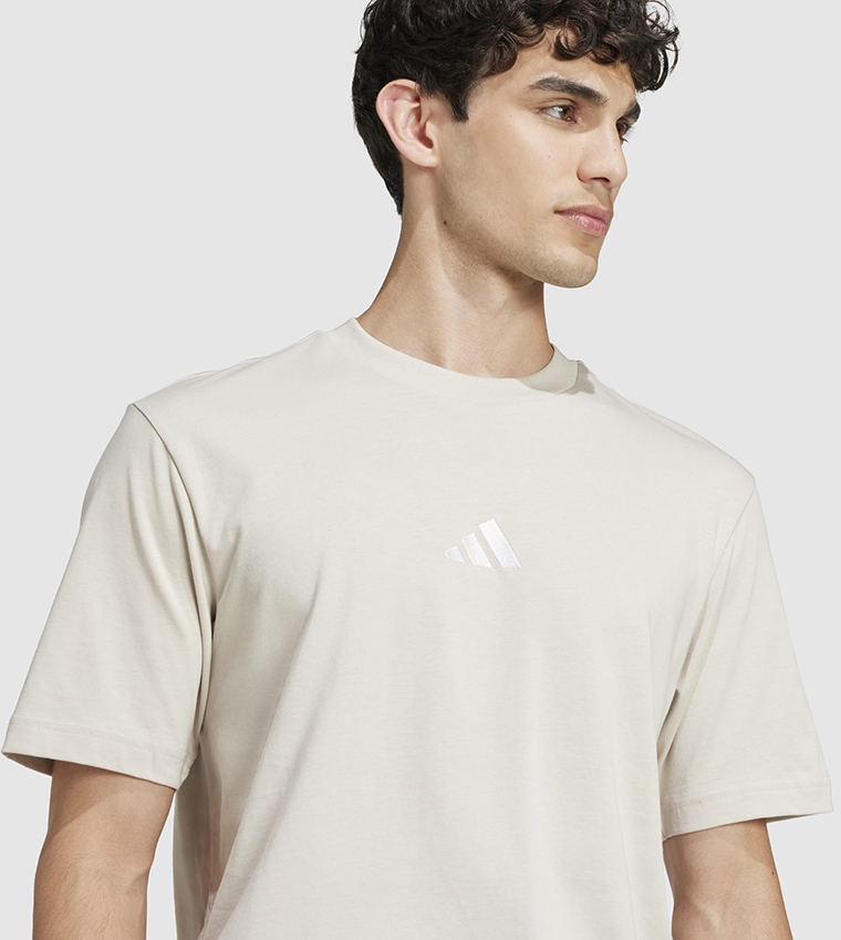 تيشيرت برقبة مستديرة وتطريز شعار