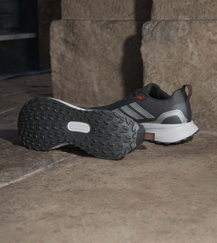 RUNFALCON 5 TR Stripe Detail Lace-Up Shoes