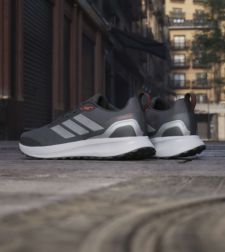 RUNFALCON 5 TR Stripe Detail Lace-Up Shoes