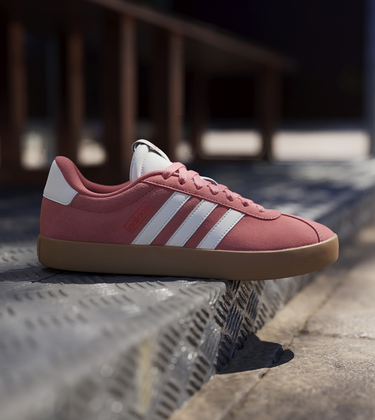 سنيكرز في إل كورت 3.0 مخطط برباط