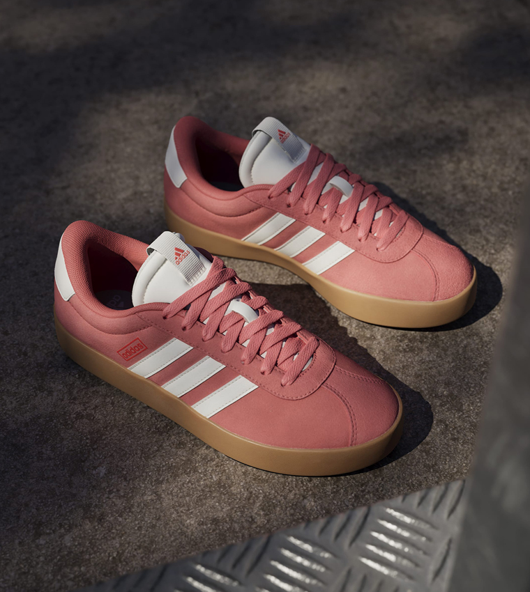 سنيكرز في إل كورت 3.0 مخطط برباط