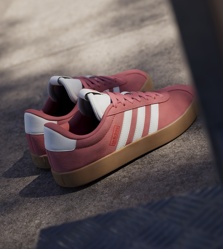 سنيكرز في إل كورت 3.0 مخطط برباط