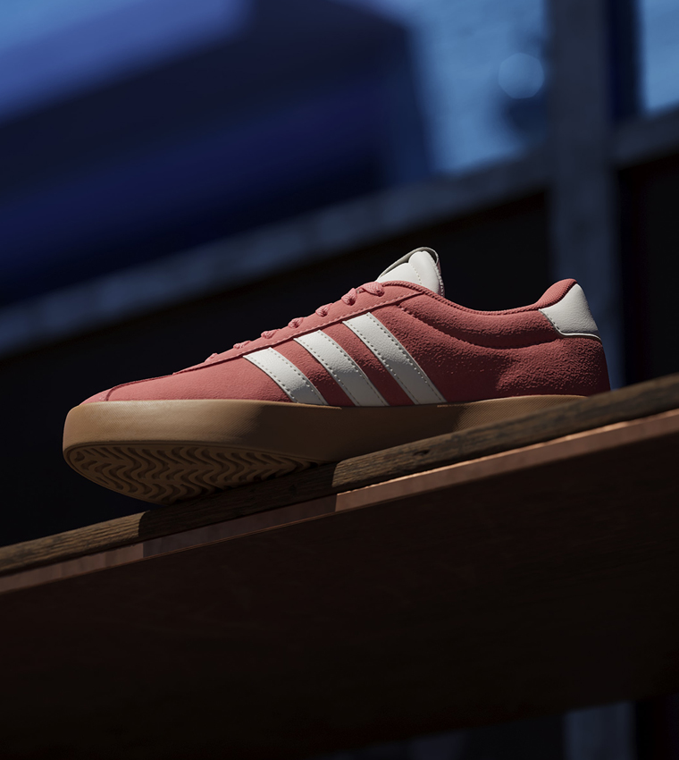 سنيكرز في إل كورت 3.0 مخطط برباط