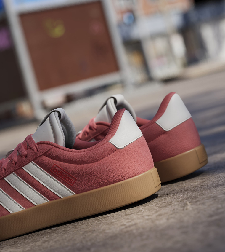 سنيكرز في إل كورت 3.0 مخطط برباط