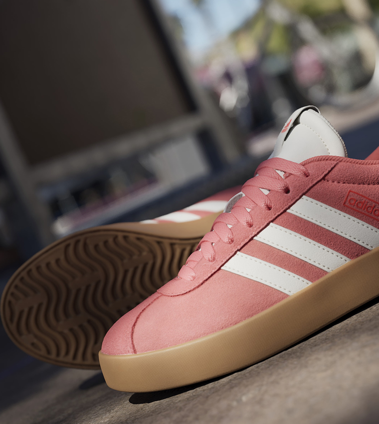 سنيكرز في إل كورت 3.0 مخطط برباط