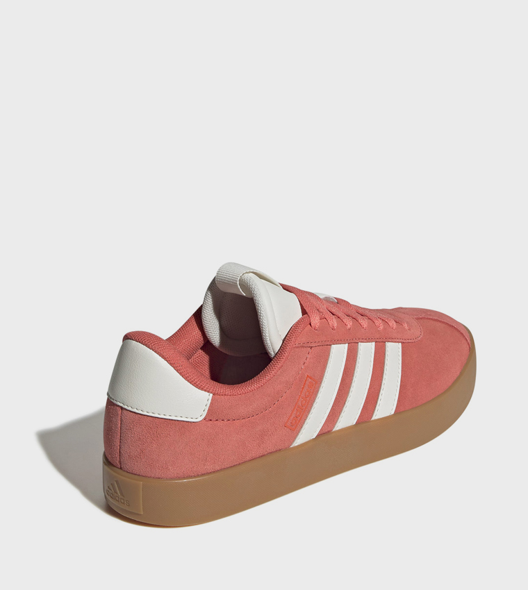 سنيكرز في إل كورت 3.0 مخطط برباط