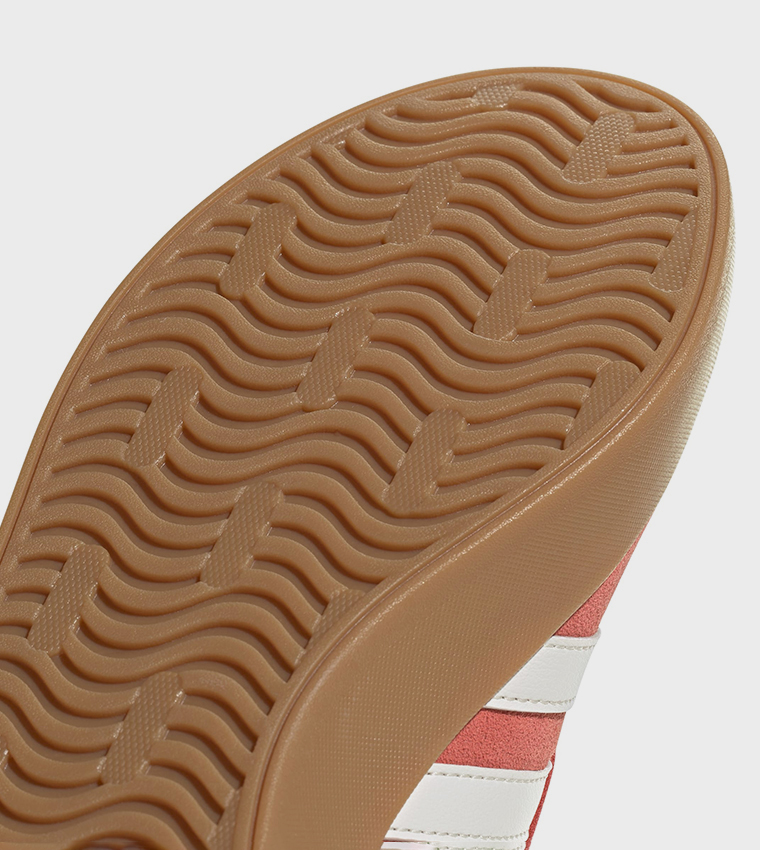 سنيكرز في إل كورت 3.0 مخطط برباط