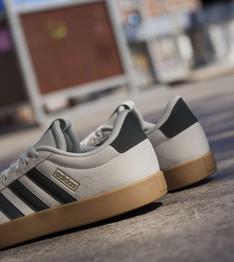 VL COURT 3.0 Stripe Detail Lace-Up Sneakers