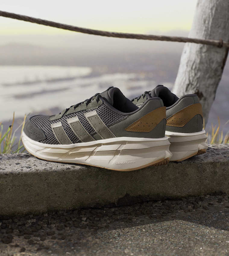 ASTRASTAR Stripe Detail Lace-Up Sneakers