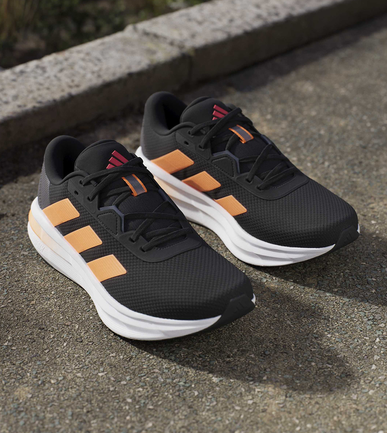 حذاء جري جالاكسي 7 مخطط برباط