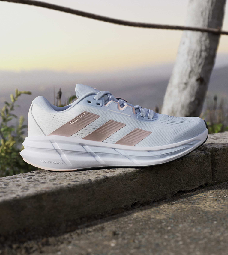 QUESTAR 3 Stripe Detail Lace-Up Running Shoes