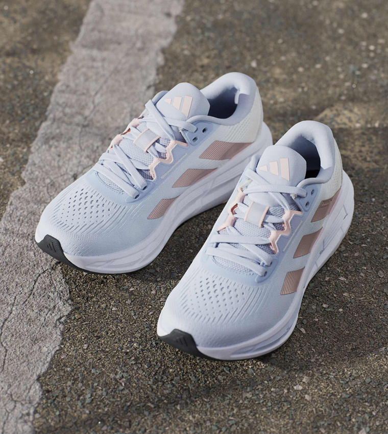 QUESTAR 3 Stripe Detail Lace-Up Running Shoes