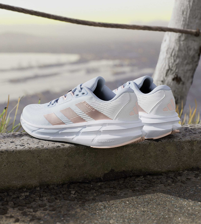 QUESTAR 3 Stripe Detail Lace-Up Running Shoes