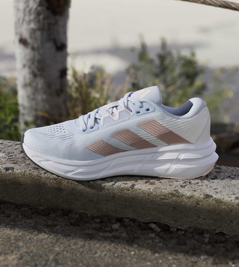 QUESTAR 3 Stripe Detail Lace-Up Running Shoes