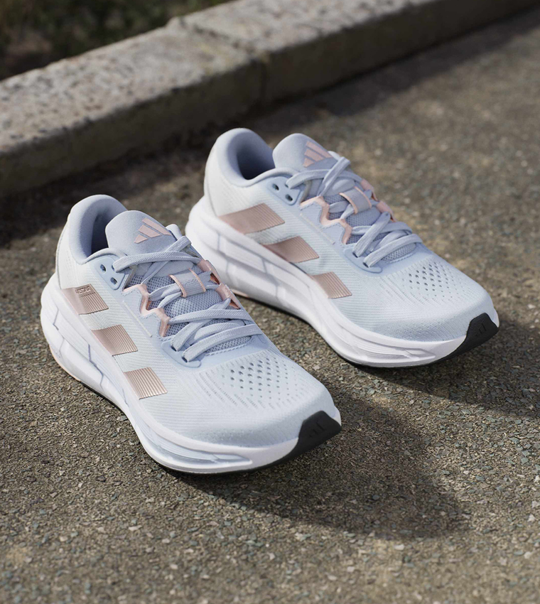 QUESTAR 3 Stripe Detail Lace-Up Running Shoes