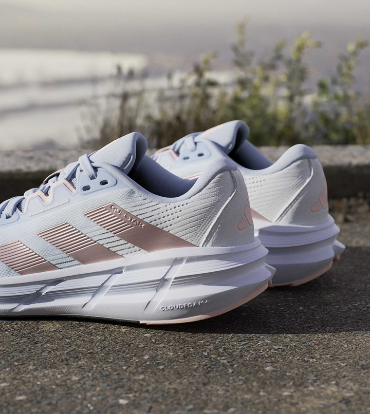 QUESTAR 3 Stripe Detail Lace-Up Running Shoes