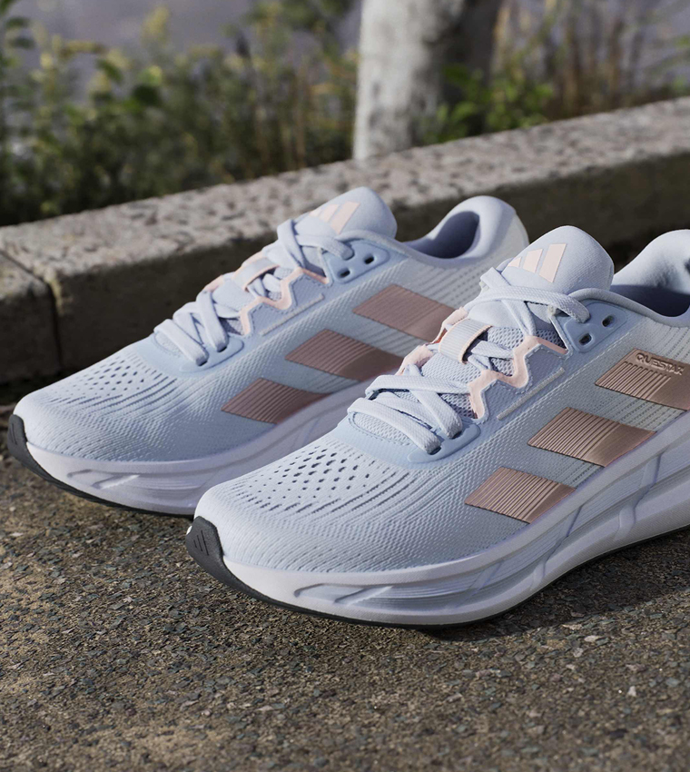 QUESTAR 3 Stripe Detail Lace-Up Running Shoes