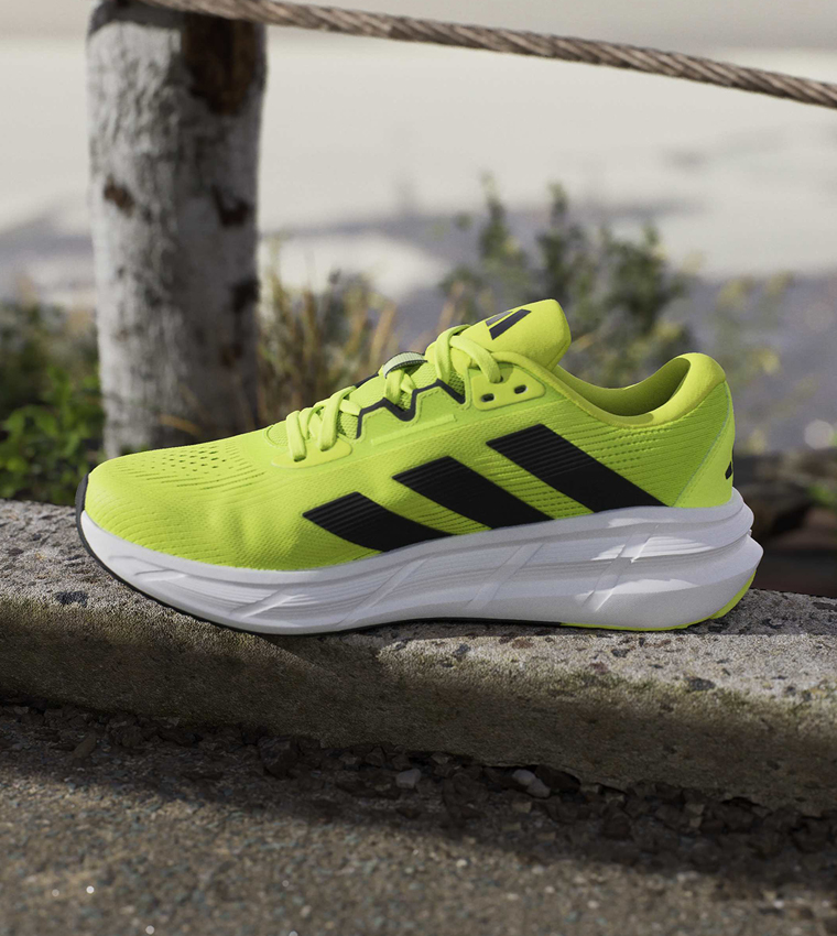 QUESTAR 3 Stripe Detail Lace-Up Running Shoes