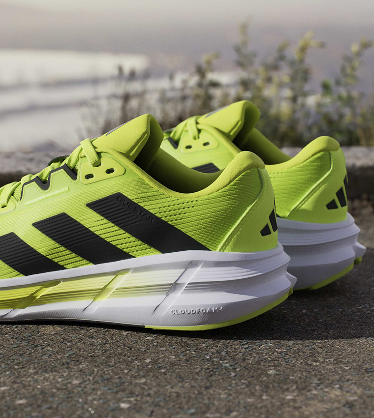 QUESTAR 3 Stripe Detail Lace-Up Running Shoes