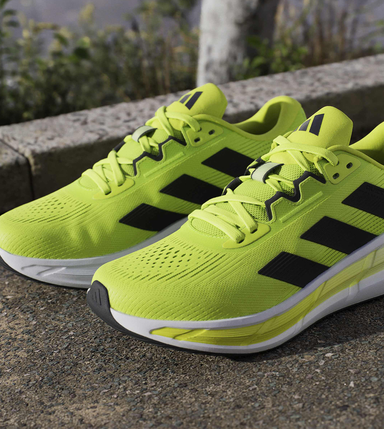 QUESTAR 3 Stripe Detail Lace-Up Running Shoes