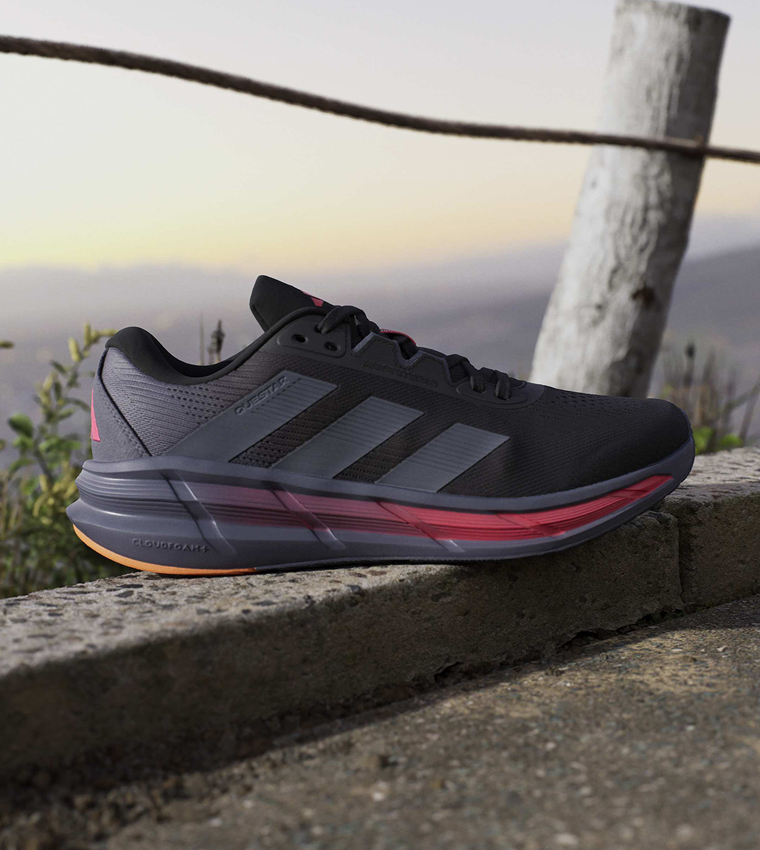 QUESTAR 3 Stripe Detail Lace-Up Running Shoes