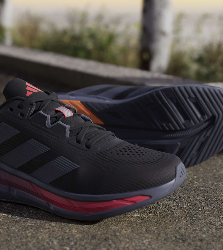 QUESTAR 3 Stripe Detail Lace-Up Running Shoes