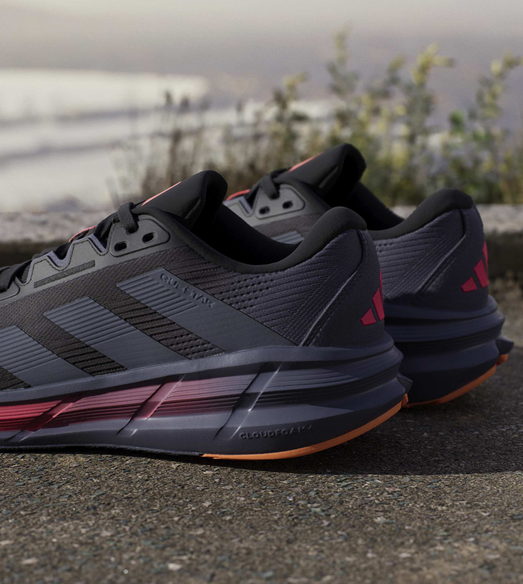 QUESTAR 3 Stripe Detail Lace-Up Running Shoes