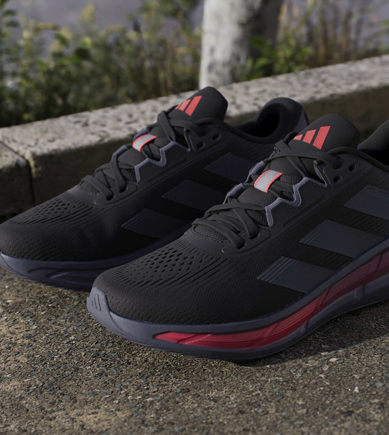 QUESTAR 3 Stripe Detail Lace-Up Running Shoes