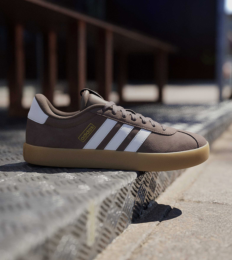 VL COURT 3.0 Lace-Up Sneakers