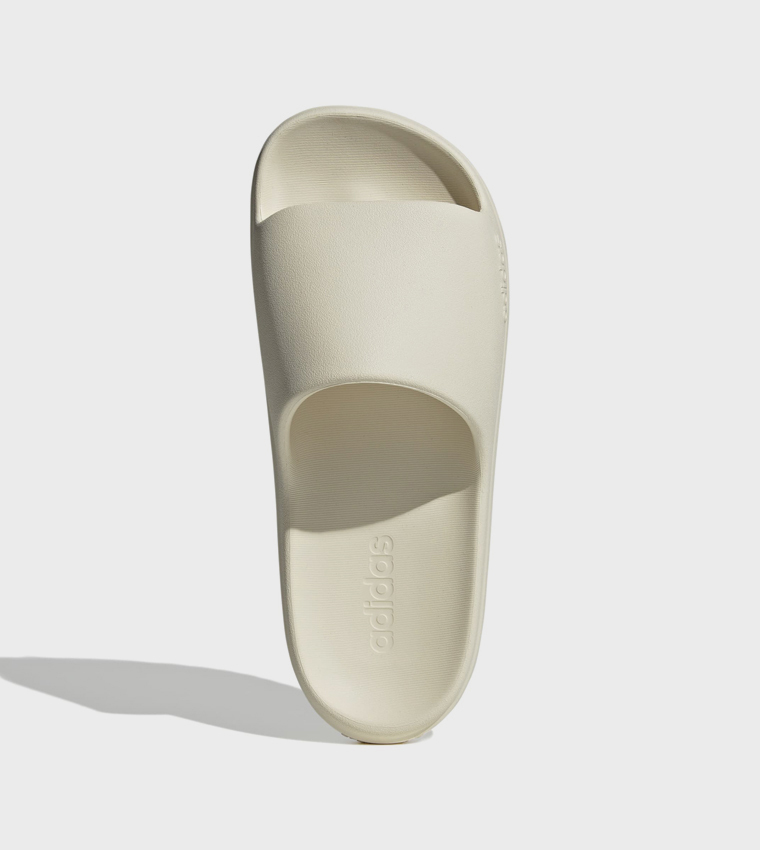 ADILETTE LUMIA Slides