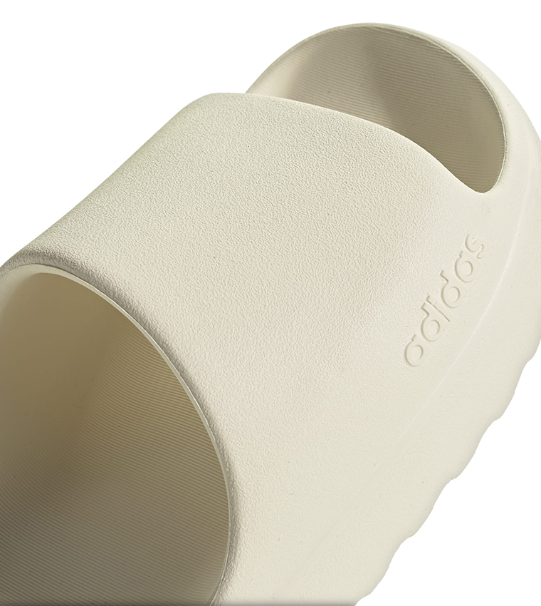 ADILETTE LUMIA Slides