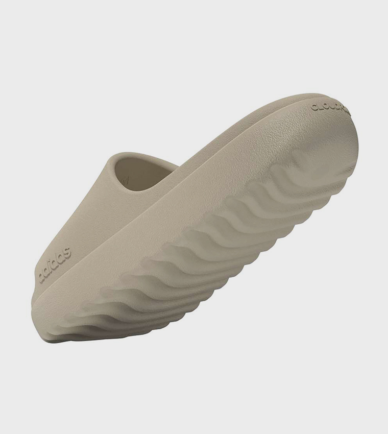 ADILETTE LUMIA Slides