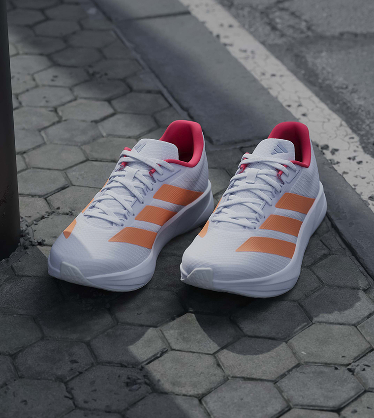 حذاء جري دورامو آر سي 2