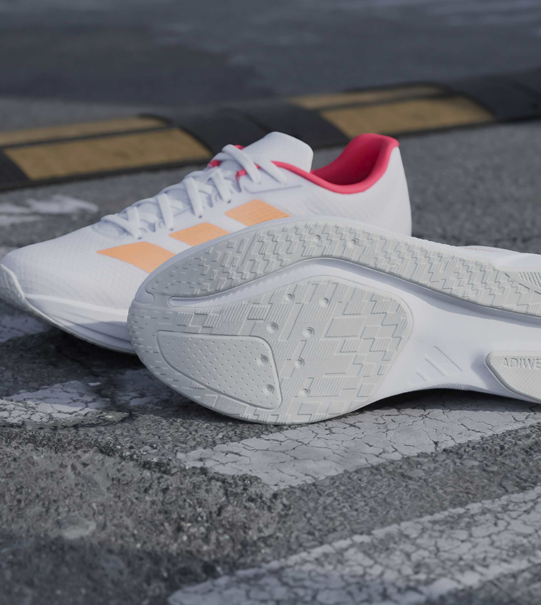 حذاء جري دورامو آر سي 2