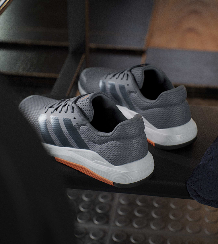 حذاء تدريب دروب سيت بيس