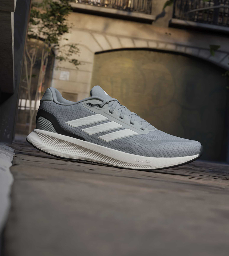 RUNFALCON 5 Stripe Detail Lace-Up Shoes