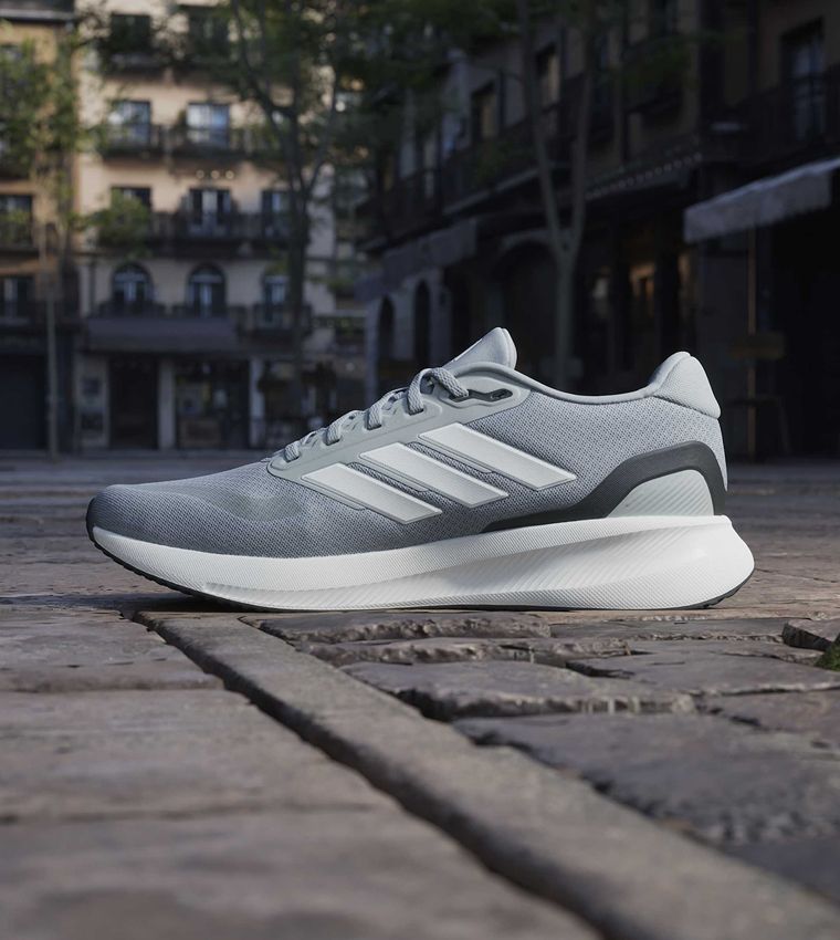 RUNFALCON 5 Stripe Detail Lace-Up Shoes