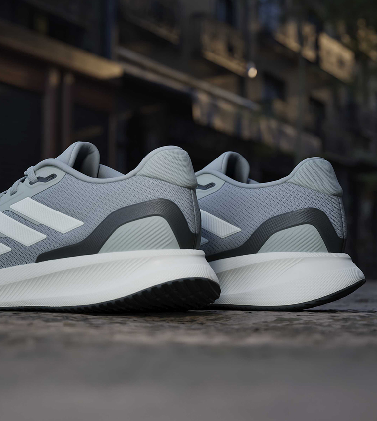 RUNFALCON 5 Stripe Detail Lace-Up Shoes