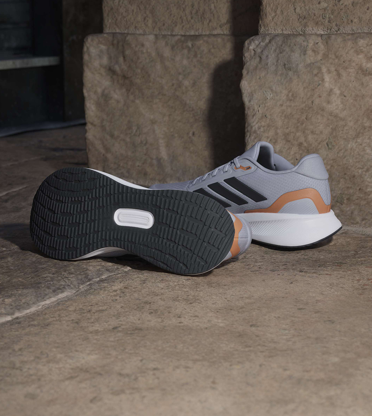 RUNFALCON 5 Stripe Detail Lace-Up Shoes