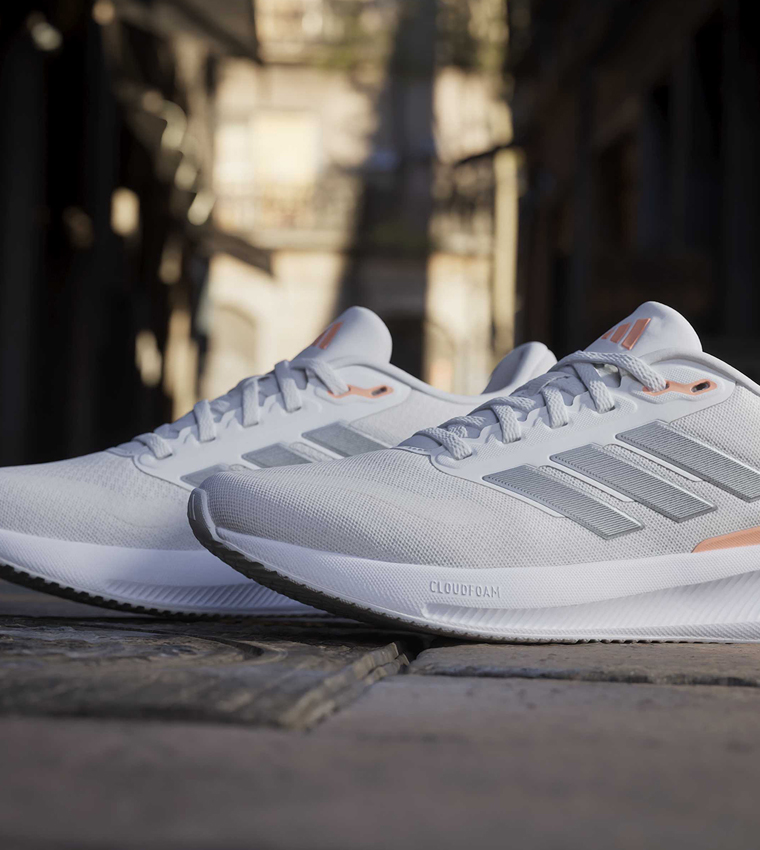 RUNFALCON 5 Stripe Detail Lace-Up Shoes