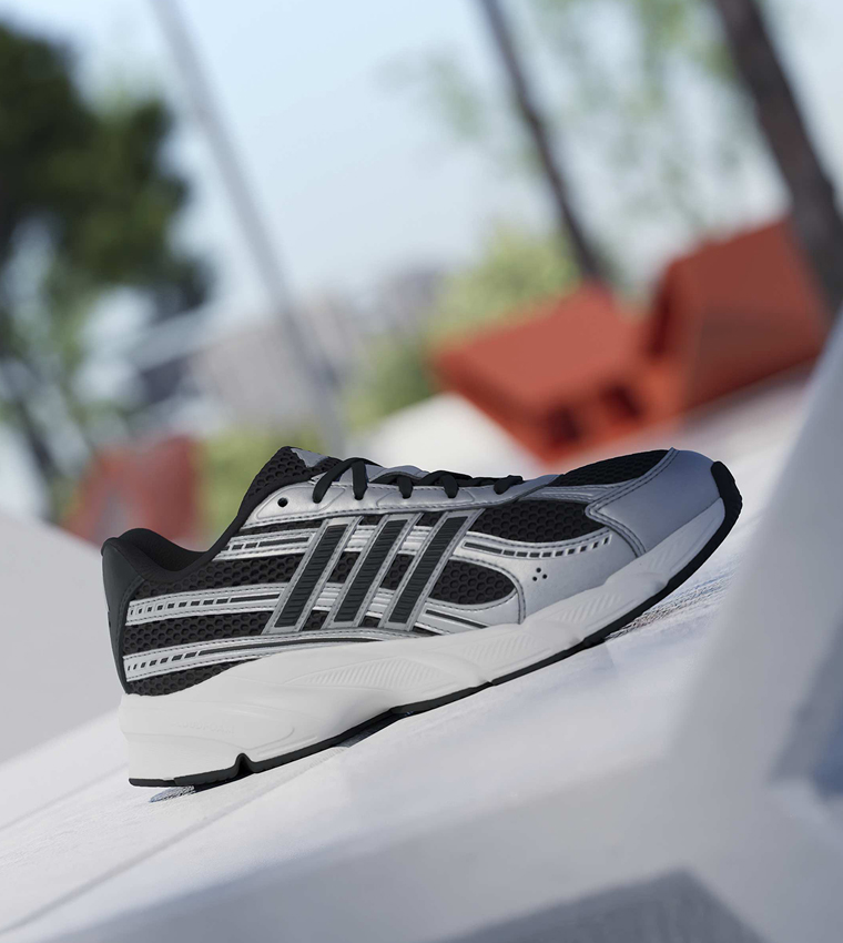 TECHNOCHAOS 2000 Color Block Lace-Up Sneakers