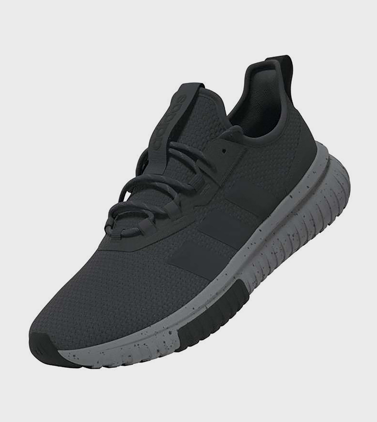 سنيكرز كابتير شبكي بشعار