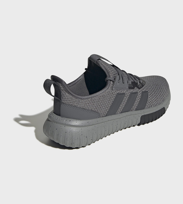 سنيكرز كابتير شبكي بشعار