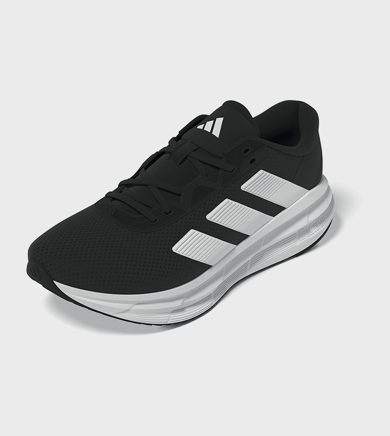 حذاء جري جالاكسي واسع جدًا مخطط برباط